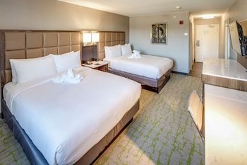Room, 2 Queen Beds, River View