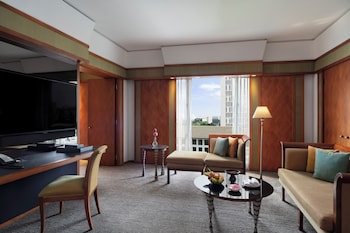 Deluxe Suite with Club benefit