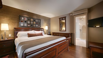 Premium Room, 1 King Bed, Non Smoking, Balcony, Jetted Tub (Larger Room), Refrigerator and Microwave