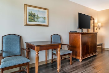 Standard Room, 2 Queen Beds, Balcony, River View
