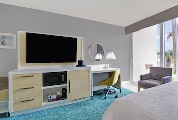 Room, 2 Queen Beds, Microwave, Ground Floor (1st Floor, Limited View)