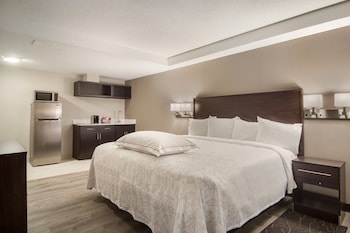 Premium Suite, Multiple Beds, Accessible, Kitchenette (Upgraded Bedding & Snack, Smoke Free)