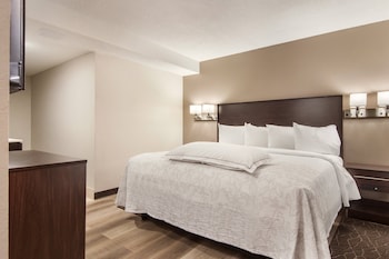 Premium Suite, Multiple Beds, Kitchenette (Upgraded Bedding & Snack, Smoke Free)