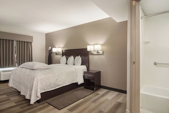 Premium Suite, Kitchenette (Upgraded Bedding & Snack/3 Queen Beds)