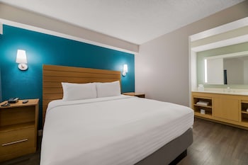 Suite, Multiple Beds (Two Bedroom, King + Queen)