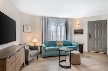 Suite, 1 Queen Bed, Accessible (Mobility Roll in Shower One Bedroom)