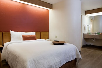 One Queen Bed, Non-Smoking