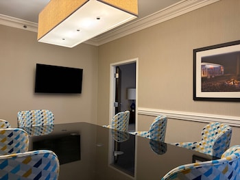 Room, 1 King Bed, Microwave (Conference Room)