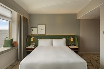 Room, 1 King Bed, Bathtub, Park View