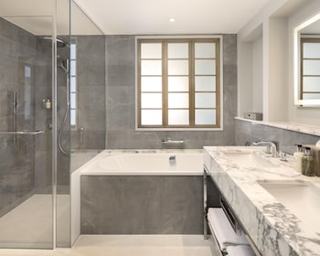 Suite, 1 King Bed, Balcony, Park View (Park Lane)