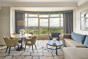 Luxury Suite, 1 King Bed, Club Lounge Access (Park Lane)