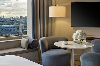 Executive Room, 1 King Bed, Club Lounge Access