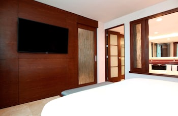 Club Room, 1 King Bed
