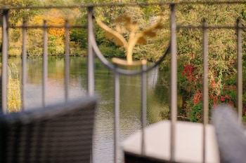 Executive Room, 1 King Bed, Lake View
