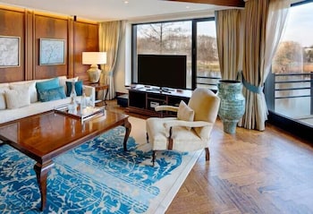 Presidential Suite, 1 King Bed, Lake View