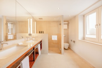 Executive Room, 2 Twin Beds, Lake View