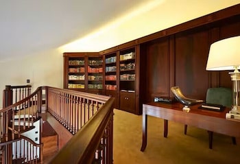 Presidential Suite, 1 King Bed, Lake View