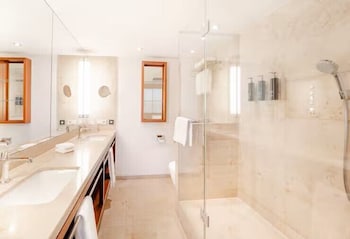 Room, 1 King Bed, Terrace, Lake View