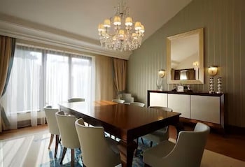 Presidential Suite, 1 King Bed, Lake View