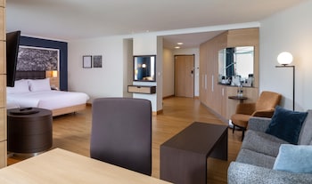 Family Suite, 1 Queen Bed, River View