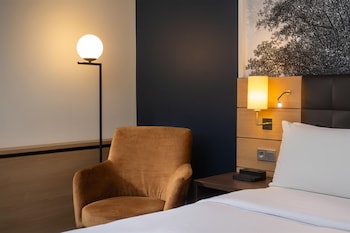 Deluxe Room, 2 Twin Beds, River View