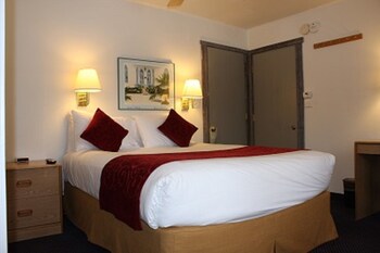 Standard Room, 1 Queen Bed