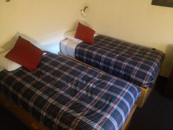 Economy Twin Room, 2 Twin Beds (PRIVATE HOSTEL) (SHARED BATHROOM)