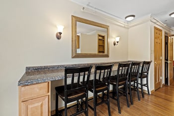 Suite, 3 Bedrooms