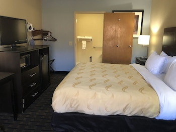 1 King Bed, Smoking