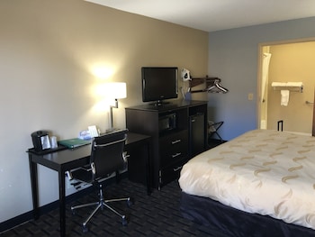 1 King Bed, Smoking