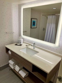 Deluxe Room, 1 King Bed (Deluxe Queen)