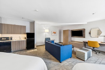 Suite, Multiple Beds, Kitchenette