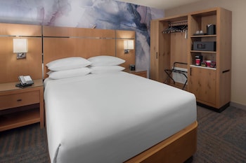 Room, 1 King Bed, Ground Floor, Exterior Entry (Hearing Accessible)