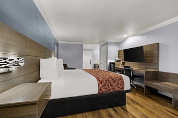 Standard Room, 1 King Bed, Non Smoking, Refrigerator & Microwave