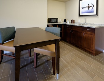 Studio, 1 King Bed, Kitchenette