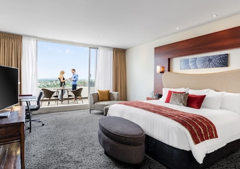 Suite, 1 King Bed, Balcony, Ocean View (Club Lounge Access)