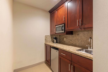 Standard Room, 1 King Bed, Non Smoking, Refrigerator