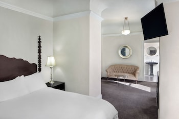 Corridor King Jr Suite