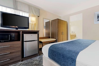 Suite, 1 King Bed, Non Smoking, Refrigerator & Microwave