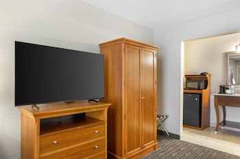 Standard Room, 1 King Bed, Non Smoking, Refrigerator & Microwave