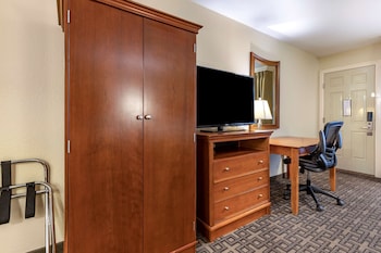 Executive Room, 2 Queen Beds, Non Smoking, Refrigerator & Microwave