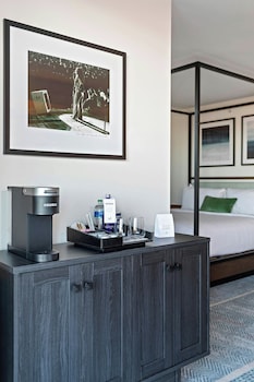 Room, 1 King Bed, Balcony, Lake View