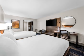 Deluxe Room, 2 Queen Beds, Non Smoking
