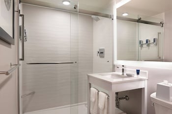 Room, 2 Queen Beds, City View
