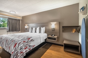 Deluxe Room, 1 King Bed, Accessible (Smoke Free)