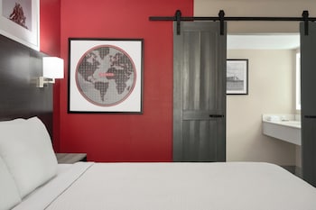 Room, 1 King Bed, Non Smoking, Ground Floor