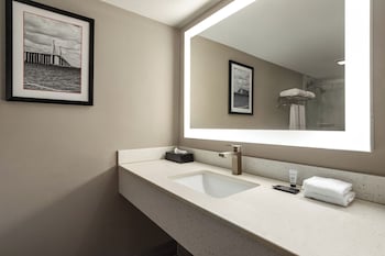 Room, 1 King Bed, Non Smoking, Ground Floor