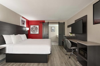 Room, 1 King Bed, Non Smoking, Ground Floor
