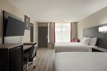 Room, 2 Double Beds, Accessible, Non Smoking (Roll-in Shower, Mobility)