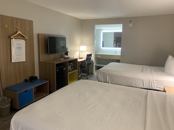 Standard Room, 2 Queen Beds, Non Smoking
